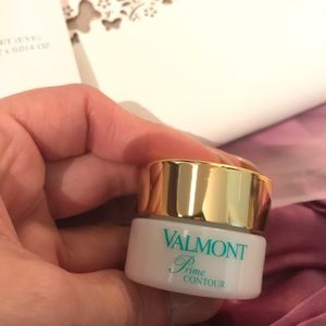 🌟NEW VALMONT 4 PC GIFT SET- LG BEAUTIFUL POUCH